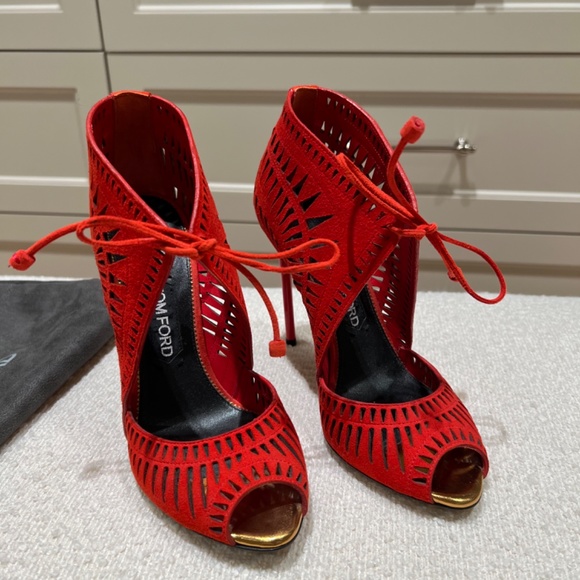 Tom Ford Laser cut peep toe suede heels - Picture 2 of 5